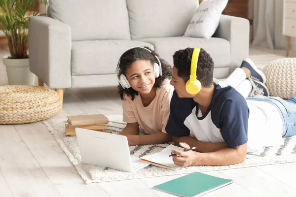 African American Brother Sister Studying Home — Stock Photo, Image