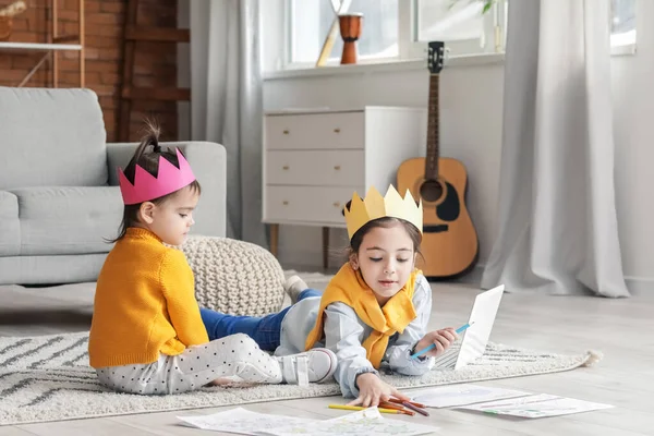 Cute Little Sisters Drawing Home — Stock Photo, Image