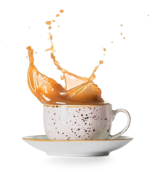 白い背景にコーヒースプラッシュ付きカップ — ストック写真