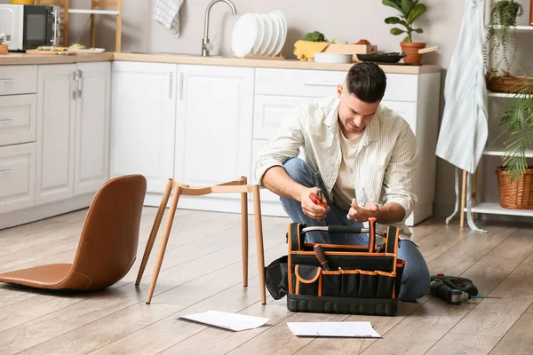 Young Man Assembling Furniture Home — Stock Photo, Image