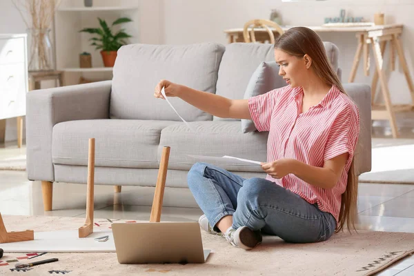 Young Woman Assembling Furniture Home — Stock Photo, Image