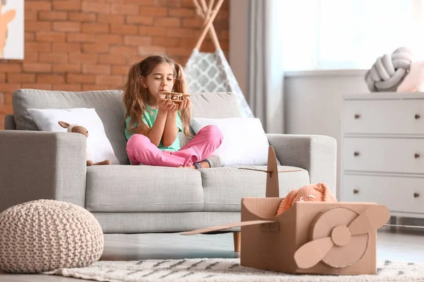 Little Girl Playing Toy Home — Stock Photo, Image