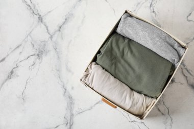 Elbise dolabı açık arkaplanlı.