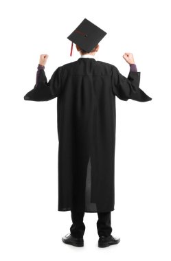 Beyaz arka planda mutlu mezun öğrenci