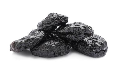 Beyaz arkaplanda lezzetli kuru erikler