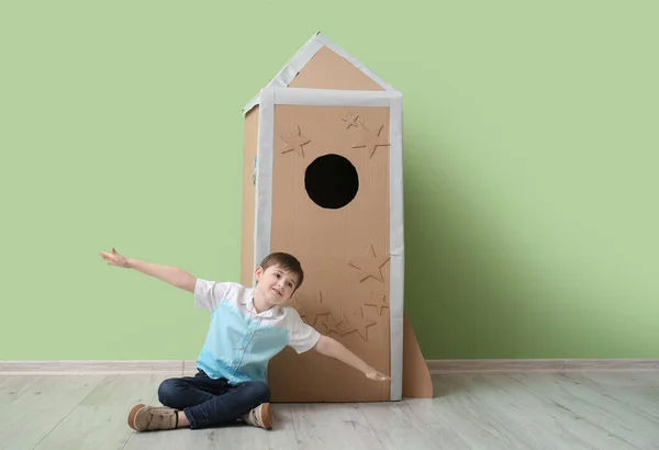 Cute Little Boy Playing Cardboard Rocket Color Wall — Stock Photo, Image