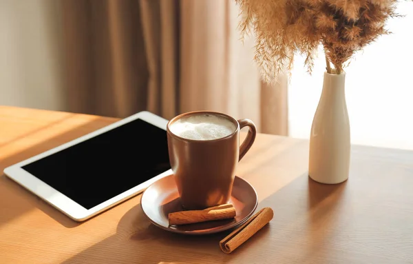 Cup Coffee Cinnamon Tablet Computer Table Room — Stock Photo, Image