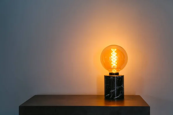 Світлова Лампа Столі Темній Кімнаті — стокове фото