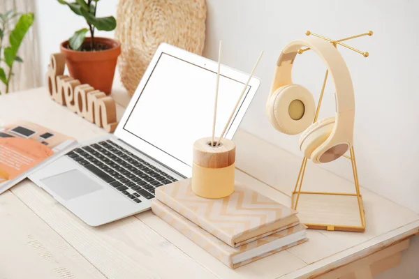 Modern Workplace Headphones Laptop Light Wall — Stock Photo, Image