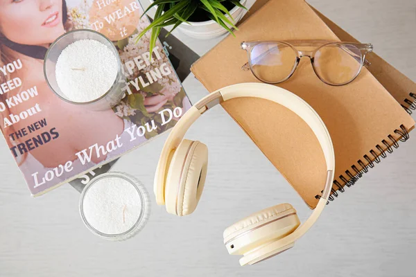 Headphones Notebooks Magazines Table Room — Stock Photo, Image