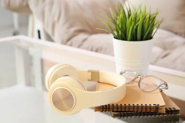 Headphones Notebooks Table Room Closeup — Stock Photo, Image