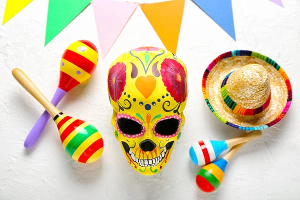 Malowana Ludzka Czaszka Meksykański Dzień Zmarłych Dia Muertos Marakasy Sombrero — Zdjęcie stockowe