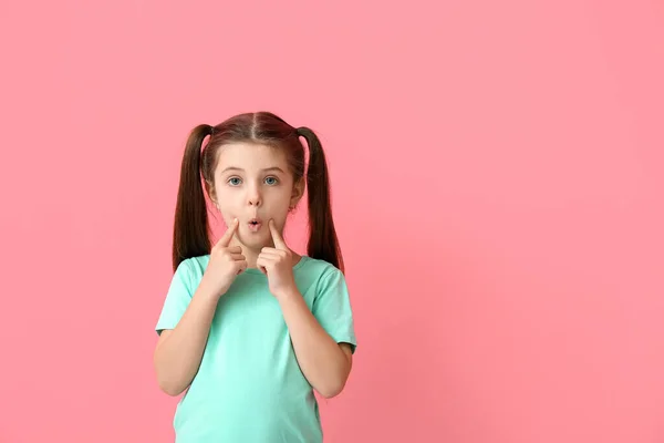 Little Girl Training Pronounce Letters Color Background — Stock Photo, Image