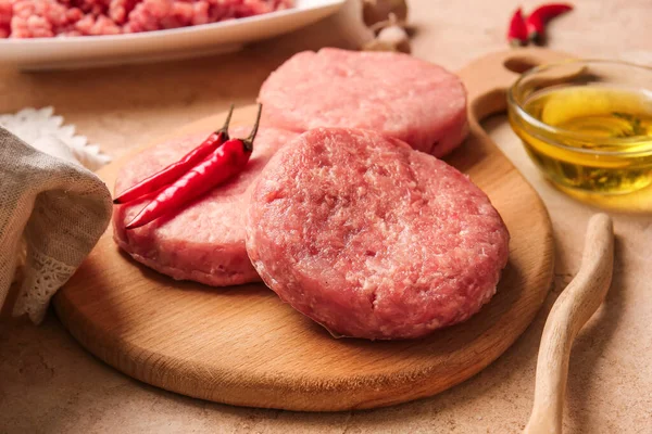 Wooden Board Raw Cutlets Made Fresh Forcemeat Table Closeup — Stock Photo, Image