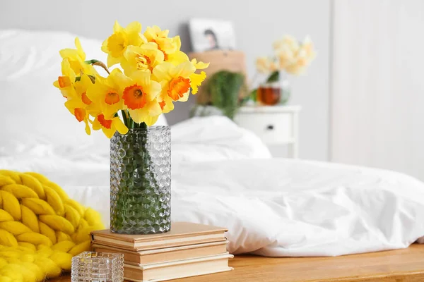 Vase Narcissus Flowers Books Bedside Bench Room — Stock Photo, Image