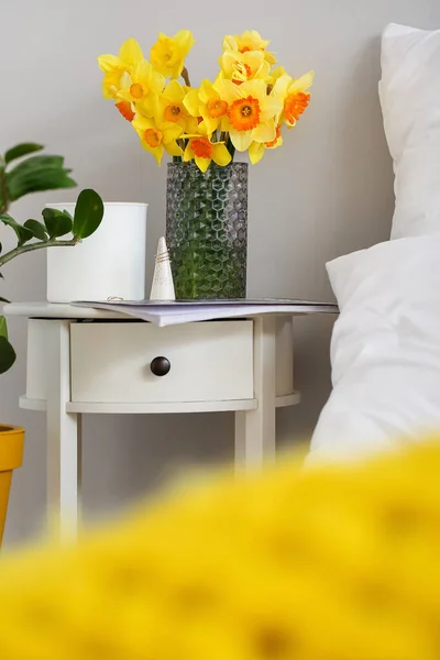 Vase Narcissus Flowers Bedside Table Room — Stock Photo, Image