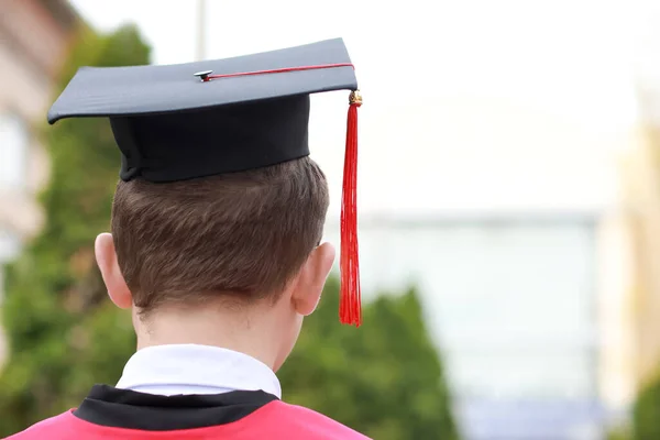 Male Graduating Student Outdoors Back View — Stock Photo, Image