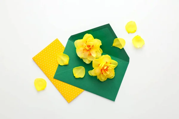 Beautiful Daffodils Envelope Greeting Card White Background — Stock Photo, Image