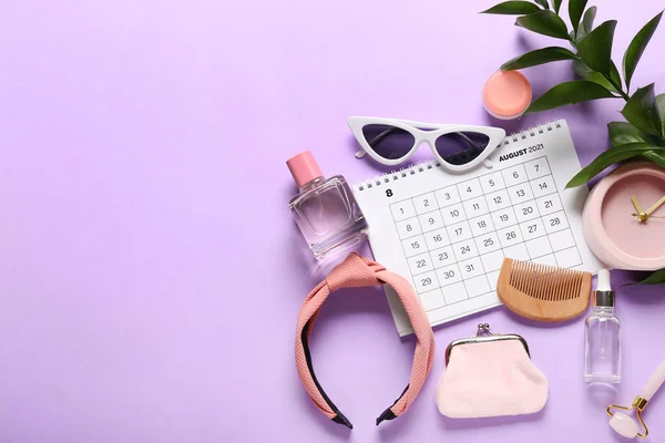 Kalender Vrouwelijke Accessoires Kleur Achtergrond — Stockfoto