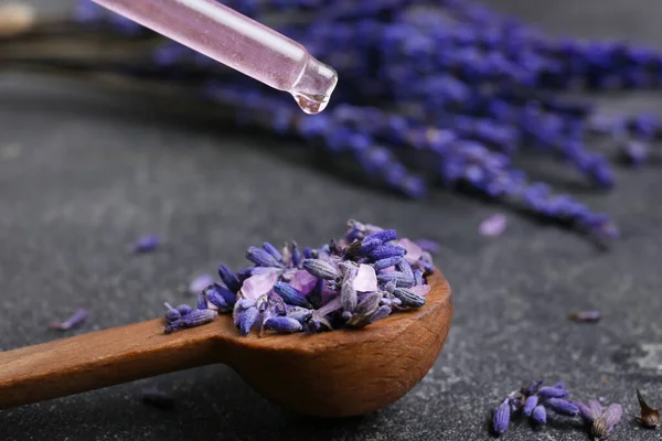 Dripping Lavender Essential Oil Spoon Flowers Dark Background — Stock Photo, Image