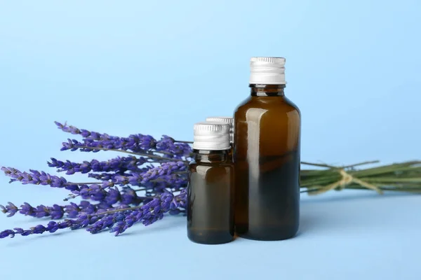 Bottles Lavender Essential Oil Flowers Color Background — Stock Photo, Image