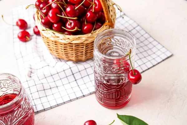 Glasses Sweet Cherry Wine Light Background — Stock Photo, Image