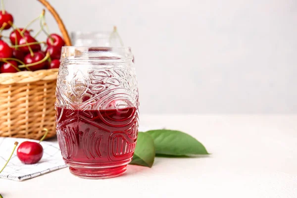 Glass Sweet Cherry Wine Table — Stock Photo, Image