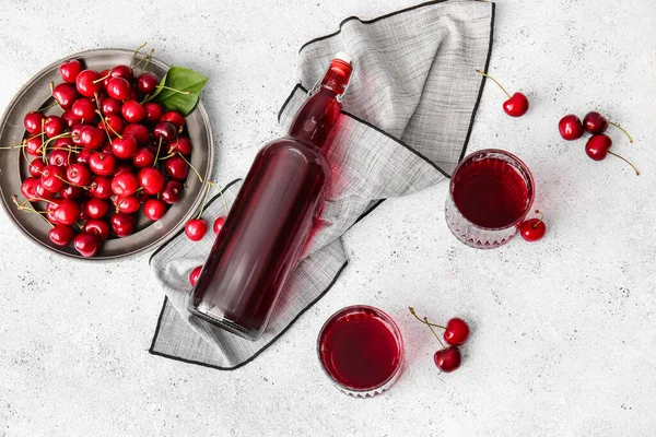 Composition Bottle Sweet Cherry Wine Light Background — Stock Photo, Image