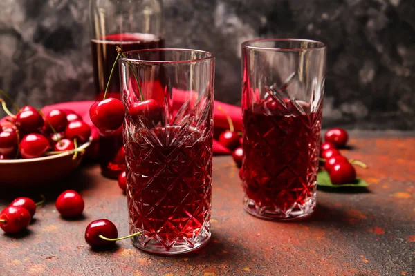 Glasses Sweet Cherry Wine Grunge Background — Stock Photo, Image