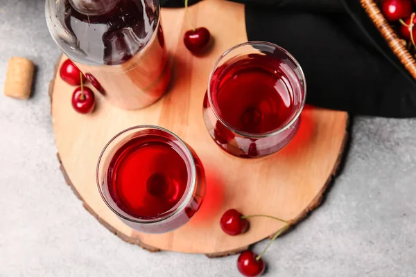 Glasses Sweet Cherry Wine Light Background — Stock Photo, Image