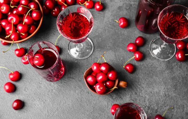 Composition Glasses Sweet Cherry Wine Dark Background — Stock Photo, Image
