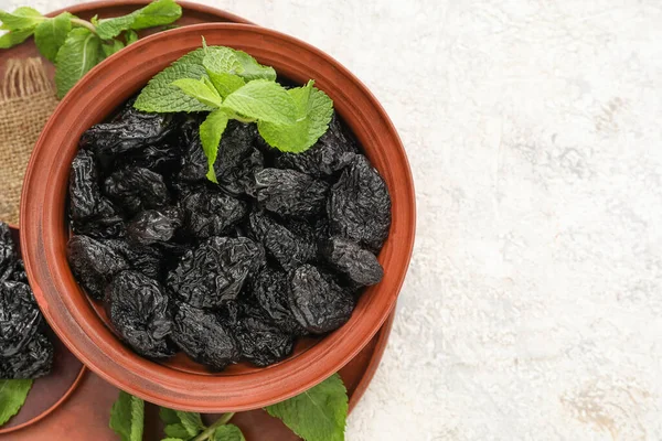 Bowl Tasty Prunes Light Background — Stock Photo, Image