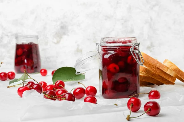 Jar Tasty Cherry Jam Light Background — Stock Photo, Image