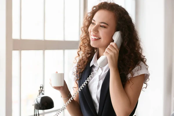 Beautiful Young Woman Cup Coffee Talking Telephone Office — Stock Photo, Image
