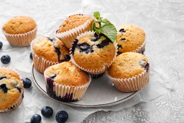 Plate Tasty Blueberry Muffins Grunge Background — Stock Photo, Image