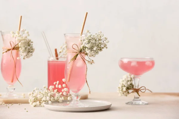 Glasses Tasty Cocktail Beautiful Gypsophila Flowers Light Background — Stock Photo, Image