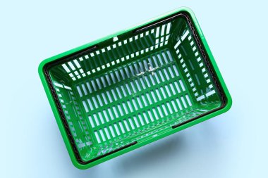 Renkli arka planda alışveriş sepeti