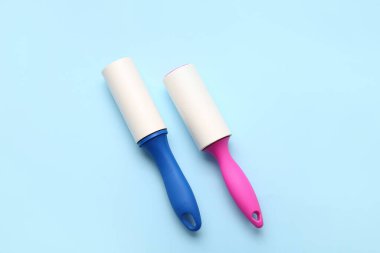 Renk arkaplanındaki tiftik silindirleri