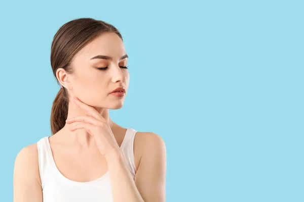 Beautiful Young Woman Massaging Her Face Color Background — Stock Photo, Image