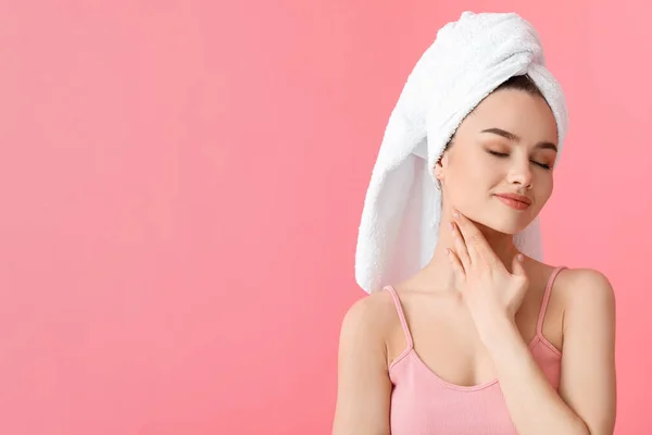 Beautiful Young Woman Massaging Her Neck Color Background — Stock Photo, Image