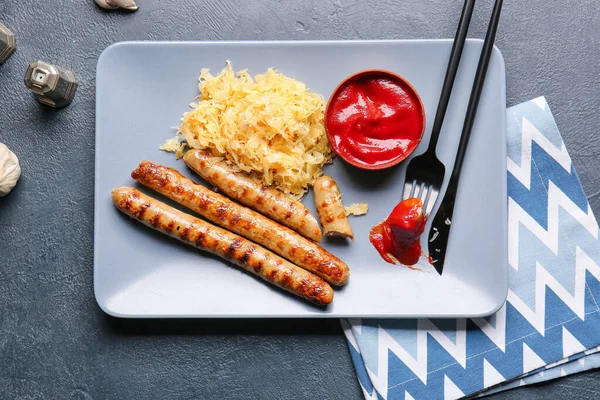 Plate Tasty Sauerkraut Grilled Sausages Sauce Dark Background — Stock Photo, Image