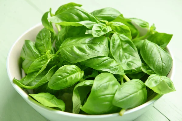 Bowl Fresh Basil Leaves Color Wooden Background Closeup — Stock Photo, Image