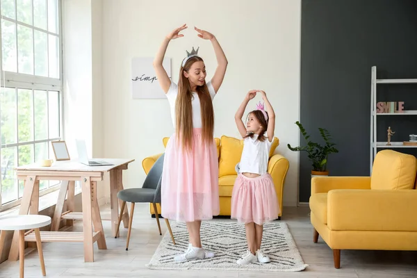 Young Woman Her Little Daughter Dancing Home — Stock Photo, Image