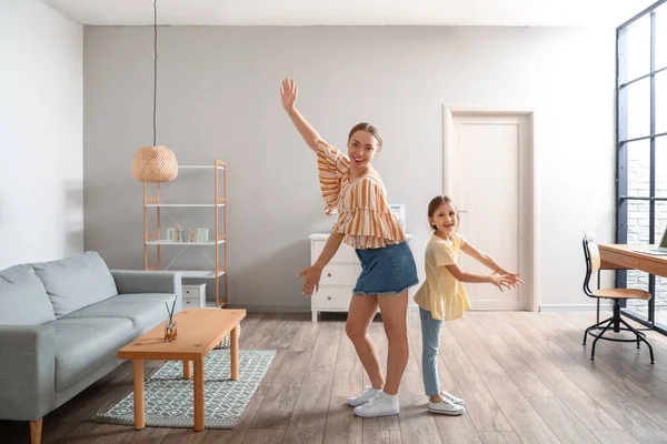 Young Woman Her Little Daughter Dancing Home — Stock Photo, Image