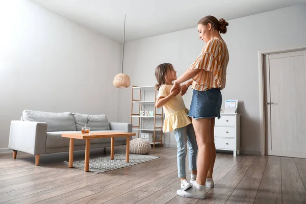 Young Woman Her Little Daughter Dancing Home — Stock Photo, Image