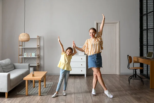 Young Woman Her Little Daughter Dancing Home — Stock Photo, Image