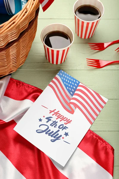 Открытки День Независимости Американский Флаг Корзиной Пикника Столе — стоковое фото
