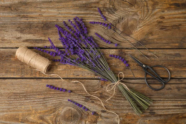 Beautiful Lavender Flowers Rope Scissors Wooden Background — Stock Photo, Image