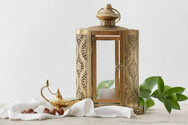 Lanterne Musulmane Avec Lampe Aladdin Sur Fond Clair — Photo