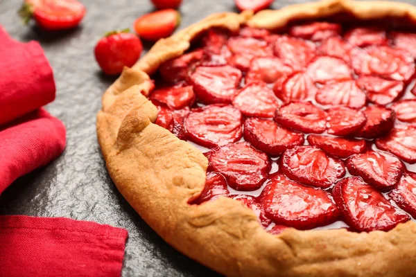 Tasty Strawberry Pie Table Closeup — Stock Photo, Image